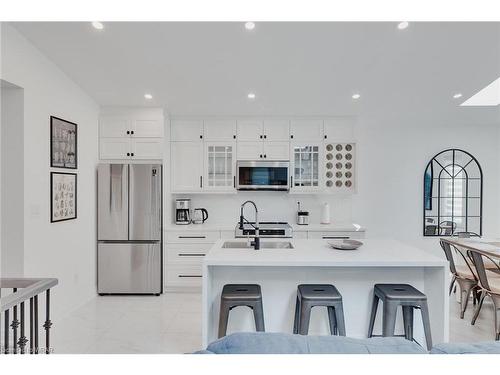 124 Bond Street N, Hamilton, ON - Indoor Photo Showing Kitchen With Upgraded Kitchen