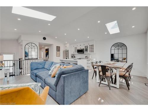 124 Bond Street N, Hamilton, ON - Indoor Photo Showing Living Room