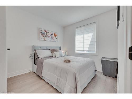 124 Bond Street N, Hamilton, ON - Indoor Photo Showing Bedroom