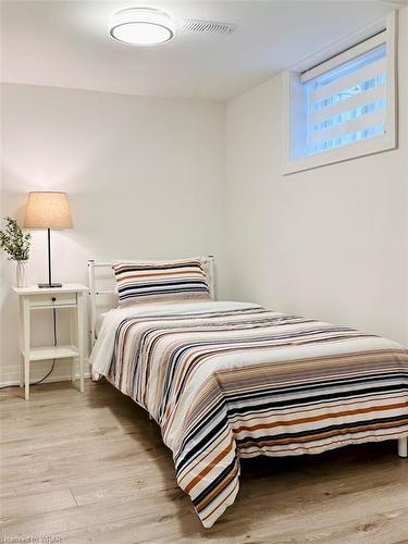 124 Bond Street N, Hamilton, ON - Indoor Photo Showing Bedroom