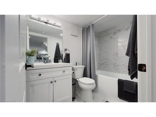 124 Bond Street N, Hamilton, ON - Indoor Photo Showing Bathroom