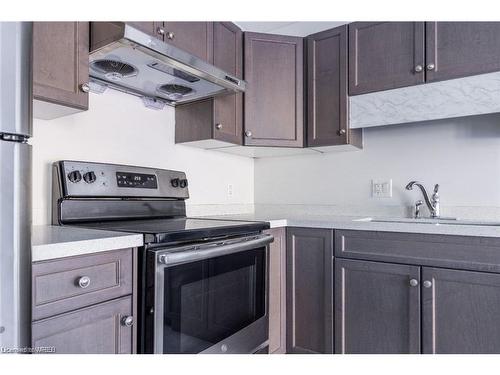 80 Monarch Street, Welland, ON - Indoor Photo Showing Kitchen