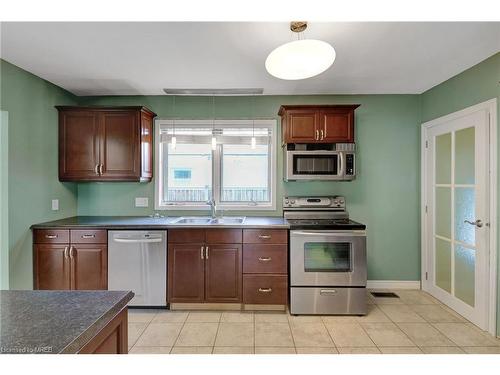 877 Condor Drive, Burlington, ON - Indoor Photo Showing Kitchen