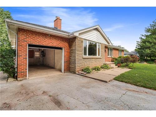 877 Condor Drive, Burlington, ON - Outdoor