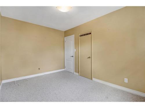 877 Condor Drive, Burlington, ON - Indoor Photo Showing Other Room