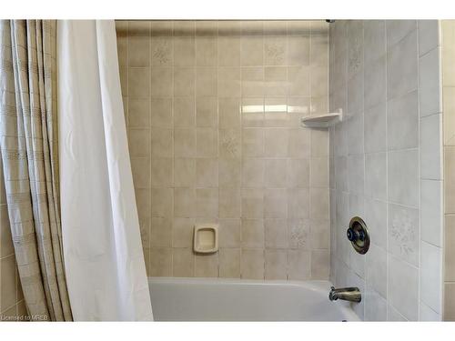 877 Condor Drive, Burlington, ON - Indoor Photo Showing Bathroom