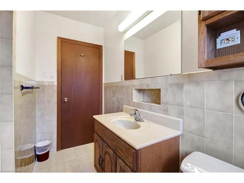 877 Condor Drive, Burlington, ON - Indoor Photo Showing Bathroom