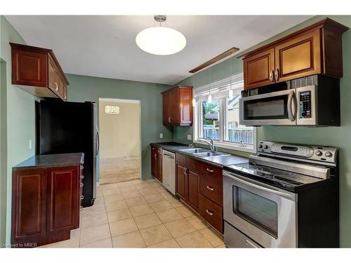 877 Condor Drive, Burlington, ON - Indoor Photo Showing Kitchen With Double Sink