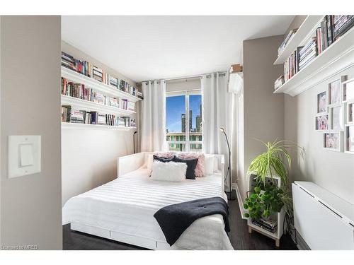 Ph404-88 Palace Pier Court, Toronto, ON - Indoor Photo Showing Bedroom