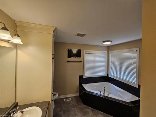 149 Susan Drive, Fonthill, ON - Indoor Photo Showing Bathroom