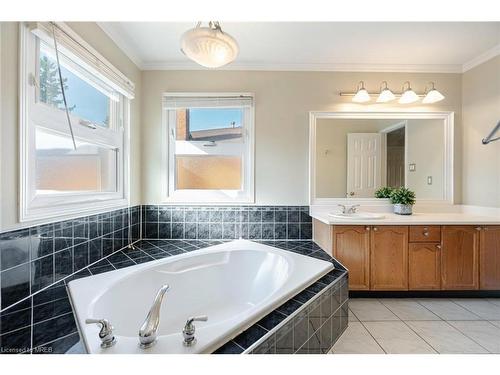 1438 Winterbourne Drive, Oakville, ON - Indoor Photo Showing Bathroom