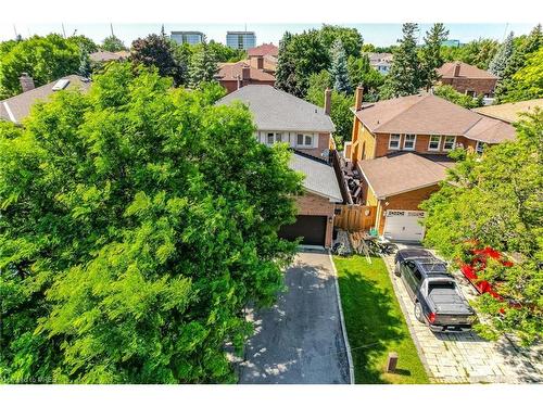 1438 Winterbourne Drive, Oakville, ON - Outdoor