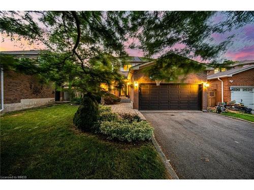 1438 Winterbourne Drive, Oakville, ON - Outdoor