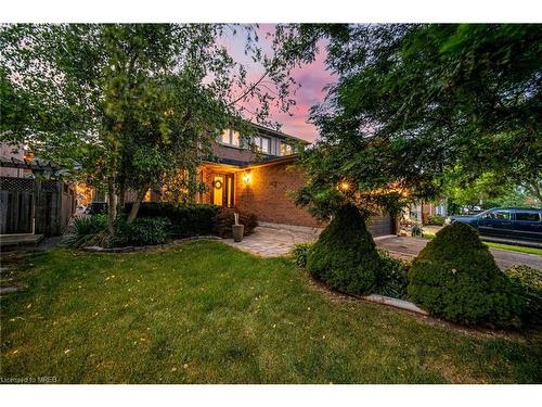 1438 Winterbourne Drive, Oakville, ON - Outdoor