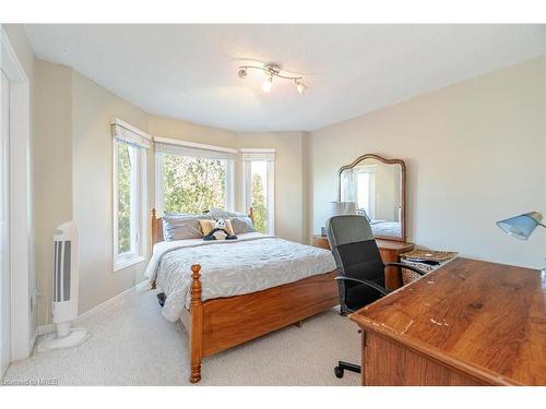 1438 Winterbourne Drive, Oakville, ON - Indoor Photo Showing Bedroom