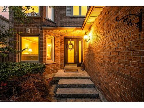 1438 Winterbourne Drive, Oakville, ON - Outdoor