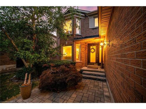 1438 Winterbourne Drive, Oakville, ON - Outdoor