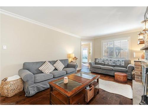 1438 Winterbourne Drive, Oakville, ON - Indoor Photo Showing Living Room