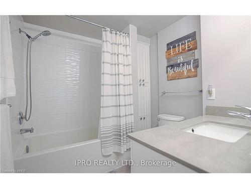 974 Raintree Lane, Mississauga, ON - Indoor Photo Showing Bathroom