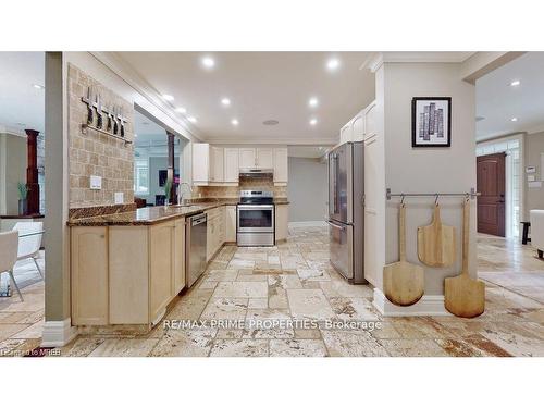 950 Harvey Place, Burlington, ON - Indoor Photo Showing Kitchen