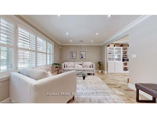 950 Harvey Place, Burlington, ON - Indoor Photo Showing Living Room