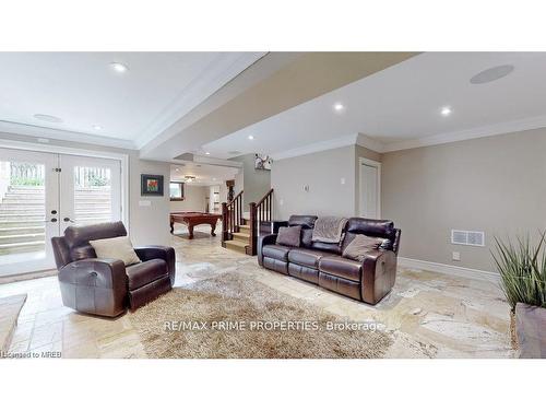 950 Harvey Place, Burlington, ON - Indoor Photo Showing Living Room