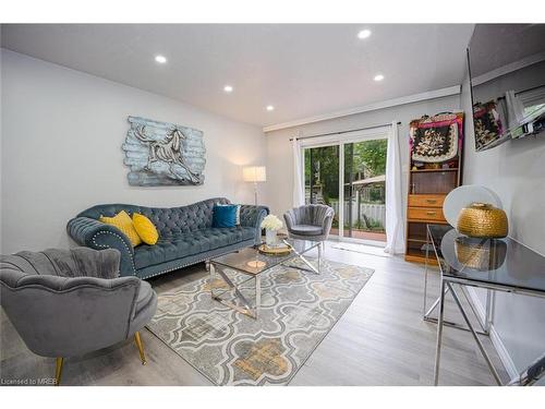 134 Chesley Avenue, London, ON - Indoor Photo Showing Living Room