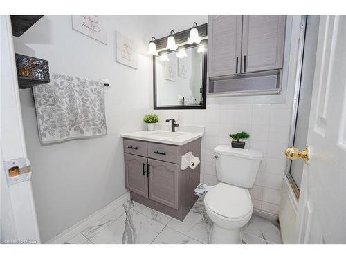 134 Chesley Avenue, London, ON - Indoor Photo Showing Bathroom