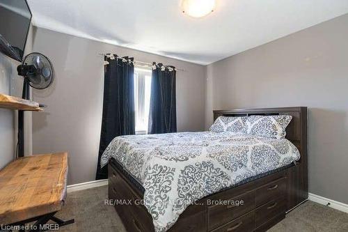 128 Links Crescent, Woodstock, ON - Indoor Photo Showing Bedroom