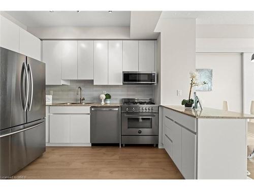 1605-30 Canterbury Place, Toronto, ON - Indoor Photo Showing Kitchen With Stainless Steel Kitchen With Double Sink