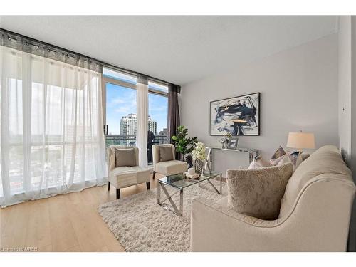 1605-30 Canterbury Place, Toronto, ON - Indoor Photo Showing Living Room