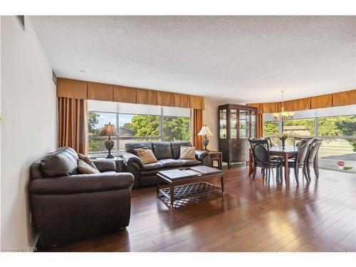 202-880 Dundas Street, Mississauga, ON - Indoor Photo Showing Living Room