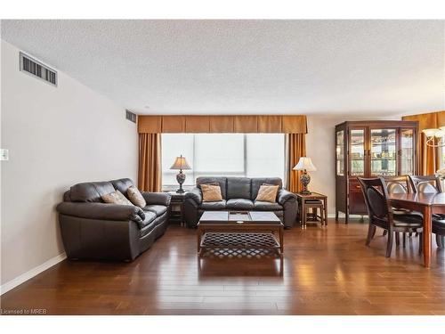 202-880 Dundas Street, Mississauga, ON - Indoor Photo Showing Living Room