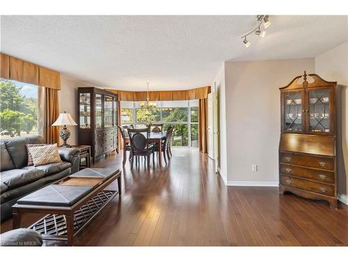 202-880 Dundas Street, Mississauga, ON - Indoor Photo Showing Living Room