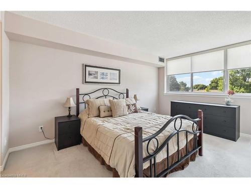 202-880 Dundas Street, Mississauga, ON - Indoor Photo Showing Bedroom