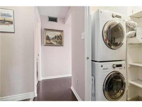 202-880 Dundas Street, Mississauga, ON - Indoor Photo Showing Laundry Room