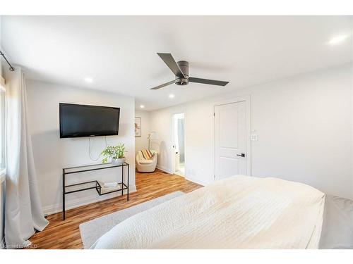 3452 Hannibal Road, Burlington, ON - Indoor Photo Showing Bedroom