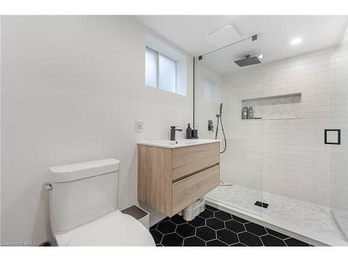 3452 Hannibal Road, Burlington, ON - Indoor Photo Showing Bathroom