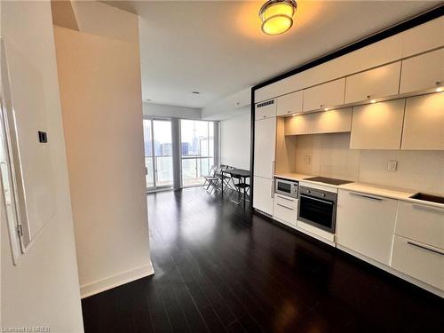 4102-15 Grenville Street, Toronto, ON - Indoor Photo Showing Kitchen