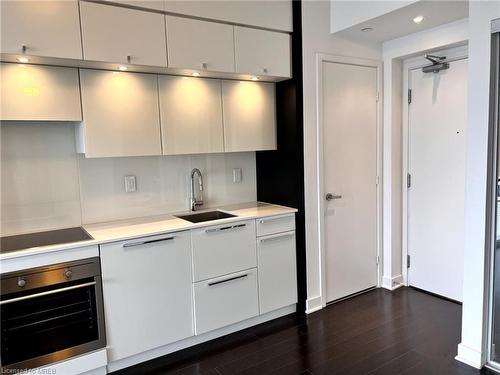 4102-15 Grenville Street, Toronto, ON - Indoor Photo Showing Kitchen