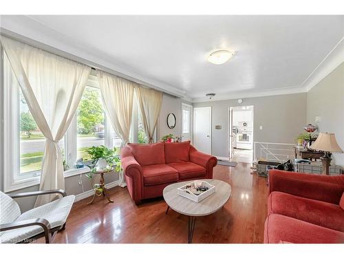 830 Upper Wellington Street, Hamilton, ON - Indoor Photo Showing Living Room