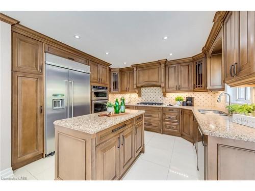 1181 Lansdown Drive, Oakville, ON - Indoor Photo Showing Kitchen With Upgraded Kitchen