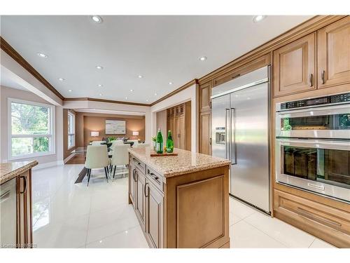 1181 Lansdown Drive, Oakville, ON - Indoor Photo Showing Kitchen With Upgraded Kitchen