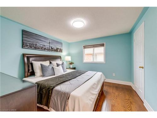 1181 Lansdown Drive, Oakville, ON - Indoor Photo Showing Bedroom