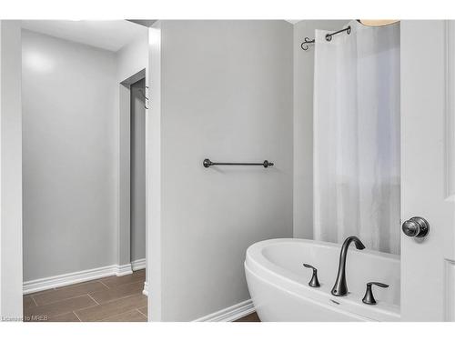 145 Cardinal Crescent, Welland, ON - Indoor Photo Showing Bathroom