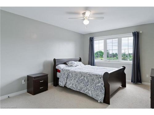 145 Cardinal Crescent, Welland, ON - Indoor Photo Showing Bedroom