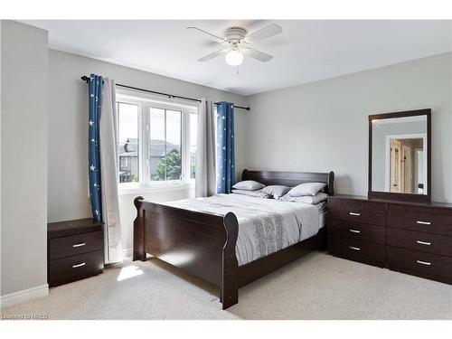 145 Cardinal Crescent, Welland, ON - Indoor Photo Showing Bedroom