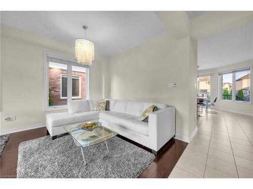 6540 St Michael Avenue, Niagara Falls, ON - Indoor Photo Showing Living Room