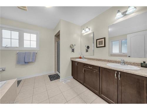 6540 St Michael Avenue, Niagara Falls, ON - Indoor Photo Showing Bathroom