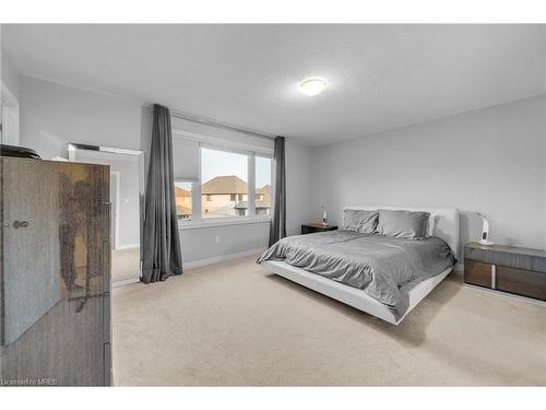 6540 St Michael Avenue, Niagara Falls, ON - Indoor Photo Showing Bedroom